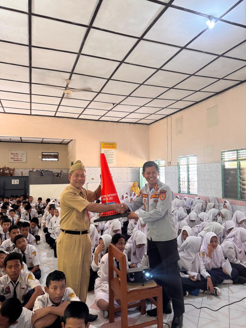 SOSIALISASI KESELAMATAN LALU LINTAS DAN ANGKUTAN DI SMP N 3 KARTASURA