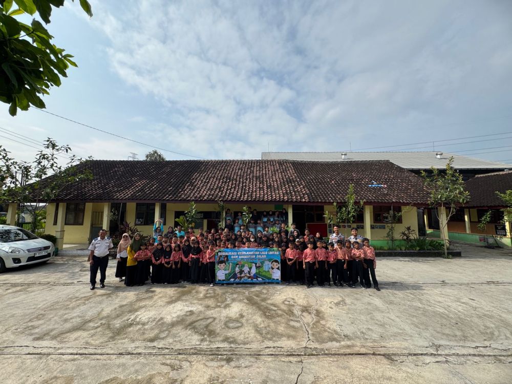 SOSIALISASI KESELAMATAN LALU LINTAS DI SDN PALUR 4