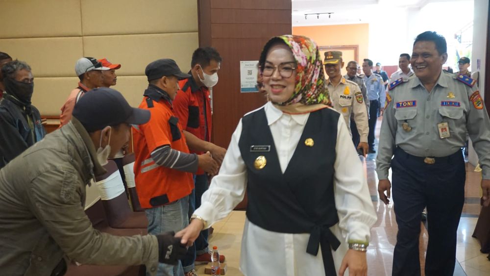Bupati membuka Sosialisasi Penyelenggaraan Parkir dan Strategi Pengelolaan Jalan Berkeselamatan